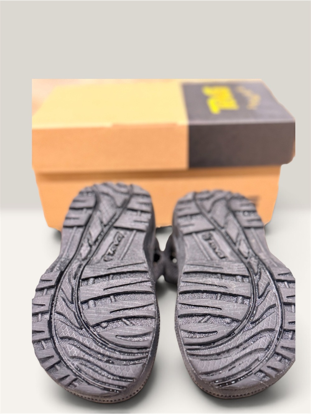 Teva Hurricane - Picture 4 of 4
